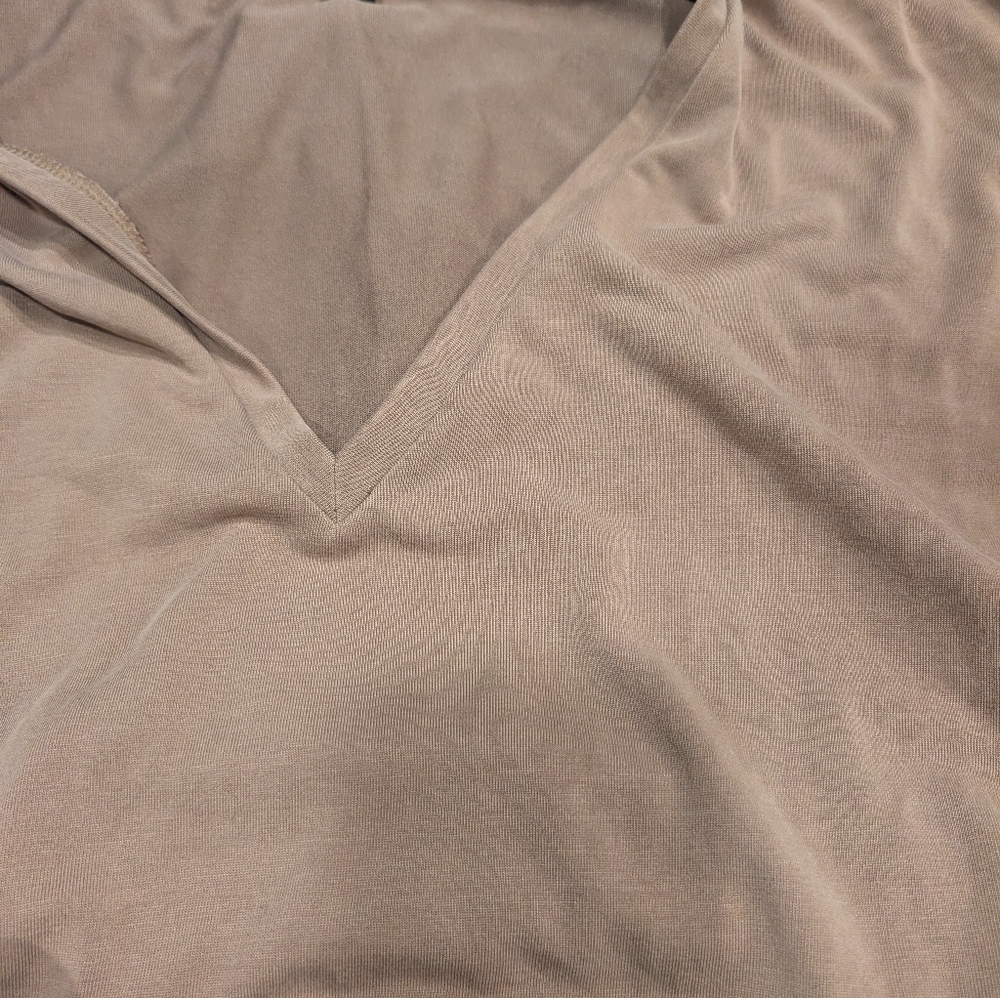 Express Soft Brown V-Neck Blouse Size Medium - Picture 5 of 5
